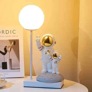 Креативная Статуя Астронавта Ночник Nordic Home Украшение гостиной Аксессуары Для украшения комнаты Kawaii Светодиодный Светильник для спальни